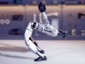 知名车评人“陈震同学”体验7座特斯拉Model Y