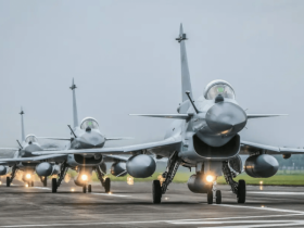 不妨想一想,车企是如何靠“打白条”,把供应商压榨到需要借钱运转的?