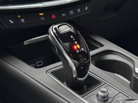 更重要的是,消息称特斯拉为完善关键组件,已暂停人形机器人Optimus生产计划